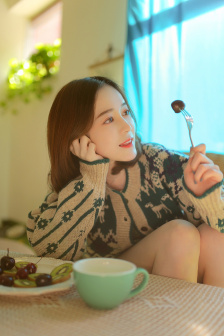 丧尸撕咬美女